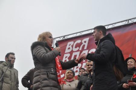 Ленинград верен делу Великого Октября! Шествие и митинг коммунистов в городе трех революций