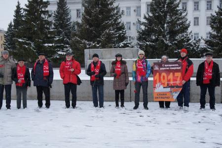 Коммунисты Кургана провели серию мероприятий в честь 98-летия Великого Октября 