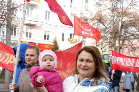 С революцией в сердце. Празднование годовщины Великого Октября в Курске