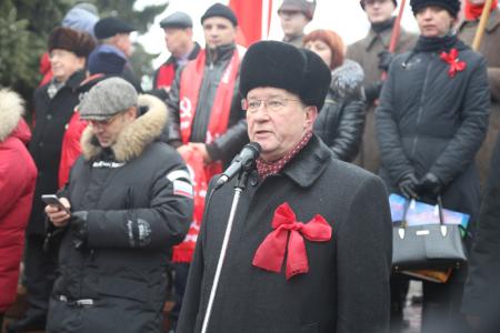 В Омске состоялись шествие и митинг, посвященные 98-й годовщине Великого Октября