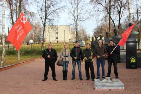 Комсомольцы Брянщины вместе со своими старшими товарищами провели вахту памяти