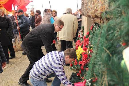 В Крыму прошёл автопробег в честь 95-й годовщины освобождения полуострова от белогвардейцев