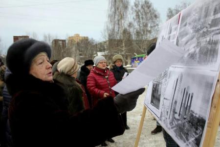 Свердловские коммунисты вместе с жителями Чкаловского района Екатеринбурга выступили против нерадивых коммерсантов-застройщиков!