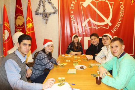 Самарские комсомольцы поздравили детей с Новым годом