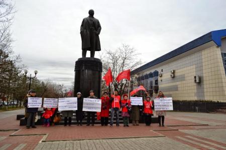 В столице Калмыкии городе Элисте прошли пикеты КПРФ