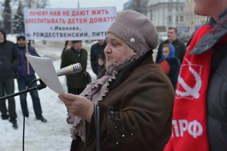 «Мама, папа, я – бездомная семья!». Дольщики Иванова на митинге выразили вотум недоверия Губернатору области