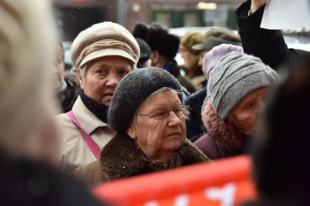 «За достойную жизнь детей войны!». Возле Госдумы состоялась встреча депутатов-коммунистов с избирателями в поддержку законопроекта КПРФ