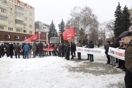 «Платон» - разбойник с большой дороги. Акция протеста КПРФ в Воронеже