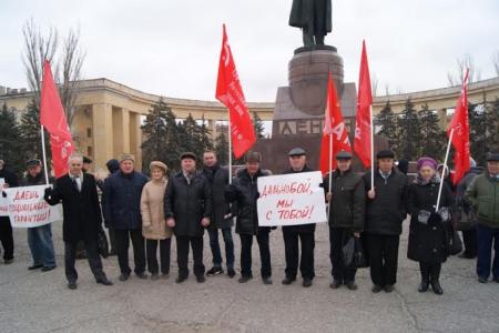 «Платон» должен уйти вместе с правительством! Пикет в рамках всероссийской акции протеста КПРФ в Волгограде