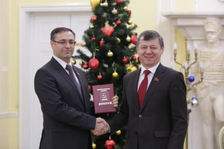 Д.Г. Новиков вручил дипломы выпускникам Центра политической учёбы ЦК КПРФ