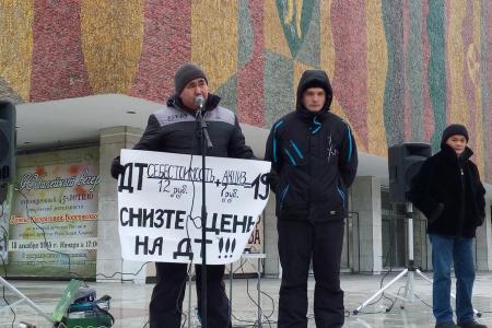 Республика Хакасия. Дальнобойщики вместе с коммунистами Абакана устроили протестный митинг