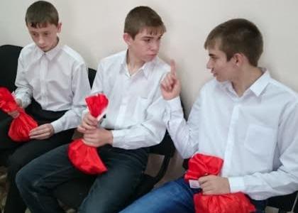 Ставропольские коммунисты подарили праздник воспитанникам благодарненского детдома