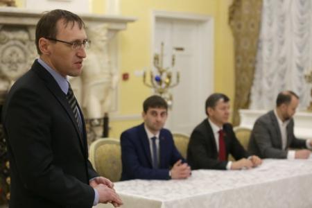 Д.Г. Новиков вручил дипломы выпускникам Центра политической учёбы ЦК КПРФ