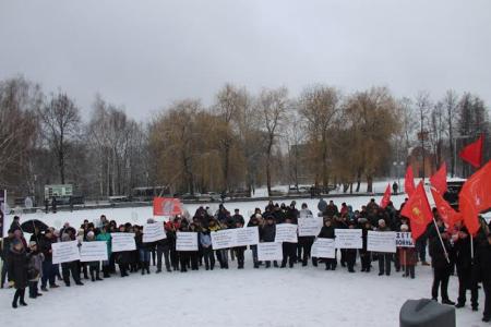 В Брянске прошли совместные акции протеста коммунистов, дальнобойщиков и индивидуальных предпринимателей Центрального рынка