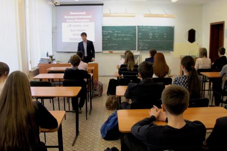 В Челябинске продолжаются военно-исторические уроки «Я знаю, как выглядит Знамя Победы!»