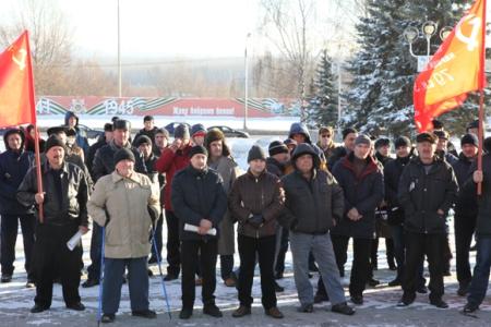 Татарстан. Нижнекамский горком КПРФ провёл митинг протеста против взимания платы за проезд бельшегрузов по федеральным трассам