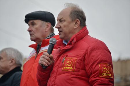 «Платон» должен уйти вместе с правительством!». В Москве прошла встреча депутатов-коммунистов с транспортниками