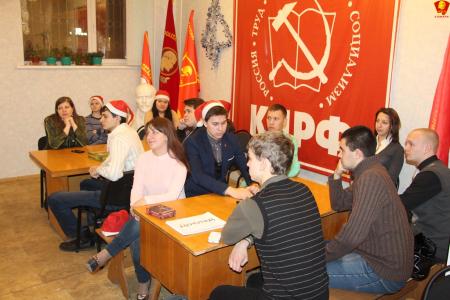 Самарские комсомольцы поздравили детей с Новым годом