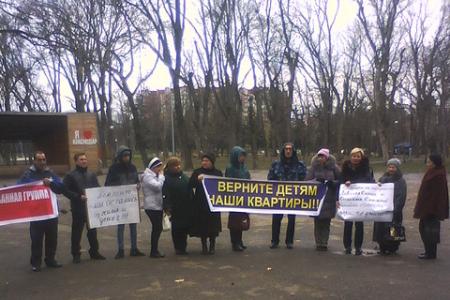 Краснодар. Четыре встречи депутата С.П.Обухова: во дворах на Селезнева, с партактивом края, обманутыми дольщиками, дальнобойщиками и рабочими завода «Седин»