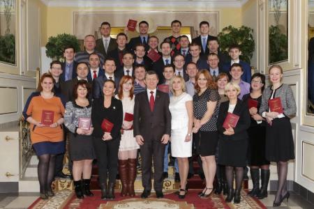 Д.Г. Новиков вручил дипломы выпускникам Центра политической учёбы ЦК КПРФ