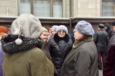 «За достойную жизнь детей войны!». Возле Госдумы состоялась встреча депутатов-коммунистов с избирателями в поддержку законопроекта КПРФ