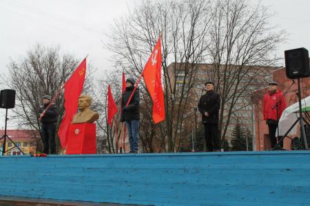Ярославская область. Коммунисты изготовили и установили бюст И.В. Сталина в Рыбинске