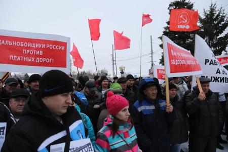 В Омске состоялся пикет дальнобойщиков против введения системы «Платон»
