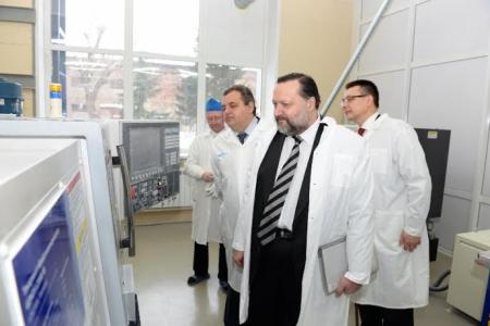 Новосибирск. Секретарь ЦК КПРФ Павел Дорохин посетил завод «НЭВЗ-Керамикс»