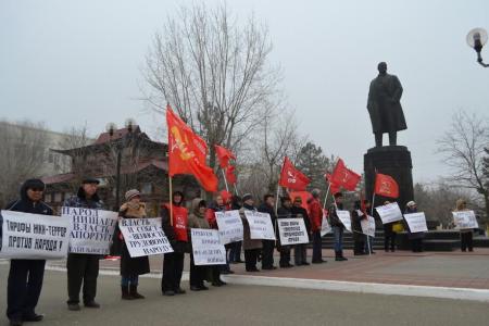 В столице Калмыкии городе Элисте прошел пикет детей войны и коммунистов