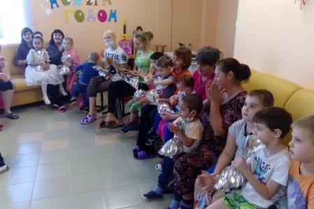 Белгородские комсомольцы поздравили детишек онкогематологического отделения областной больницы с Новым Годом!