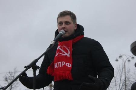 Свердловские коммунисты вместе с дальнобойщиками Урала провели массовый митинг протеста против системы "Платон"