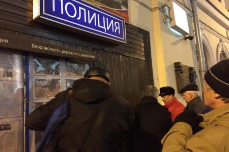 "Интерфакс": В.Ф. Рашкин просит проверить факты нарушений на встрече с избирателями в Москве со стороны полиции