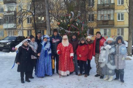 Самарские комсомольцы поздравили детей с Новым годом