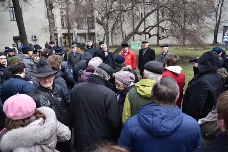 «Скоро с пешеходов начнут брать деньги за то, что они топчут асфальт». В столице протестуют против платных парковок
