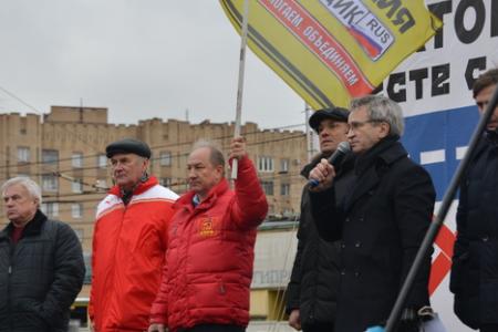 «Платон» должен уйти вместе с правительством!». В Москве прошла встреча депутатов-коммунистов с транспортниками