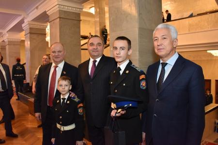 «Мы первыми приходим на помощь и служим людям». Г.А. Зюганов принял участие в открытии выставки, посвященной 25-летию МЧС России
