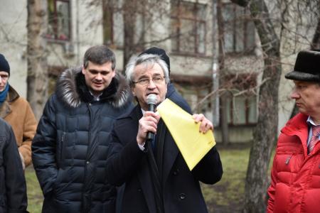 «Скоро с пешеходов начнут брать деньги за то, что они топчут асфальт». В столице протестуют против платных парковок