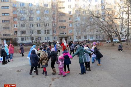 Тамбов: Новый год пришёл во двор