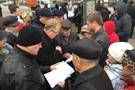 Краснодар. Четыре встречи депутата С.П.Обухова: во дворах на Селезнева, с партактивом края, обманутыми дольщиками, дальнобойщиками и рабочими завода «Седин»