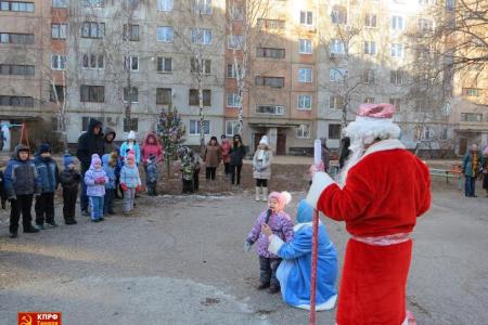 Тамбов: Новый год пришёл во двор