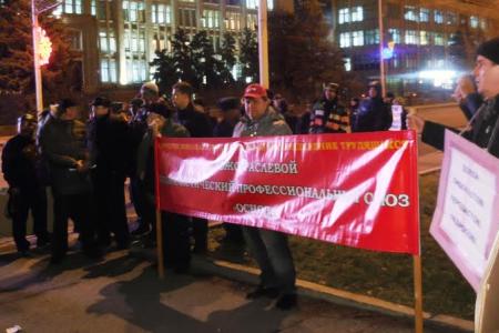 В Саратове прошел митинг КПРФ в поддержку дальнобойщиков