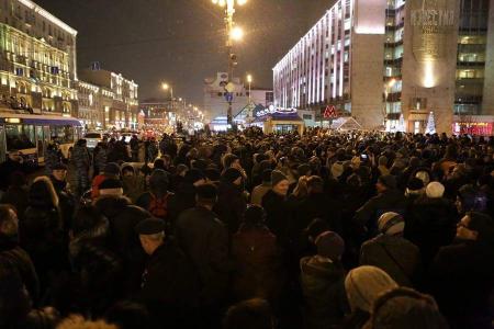 "Интерфакс": В.Ф. Рашкин просит проверить факты нарушений на встрече с избирателями в Москве со стороны полиции