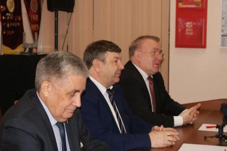 В Красноярске прошла пресс-конференция депутатов фракции КПРФ в Госдуме В.С. Шурчанова и Н.Н. Иванова