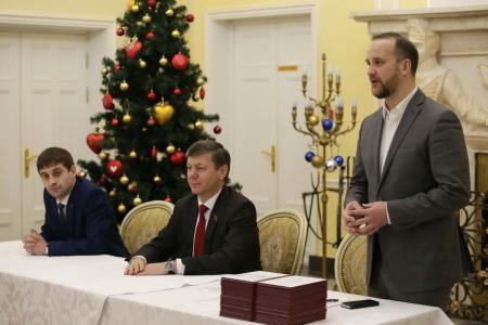 Д.Г. Новиков вручил дипломы выпускникам Центра политической учёбы ЦК КПРФ