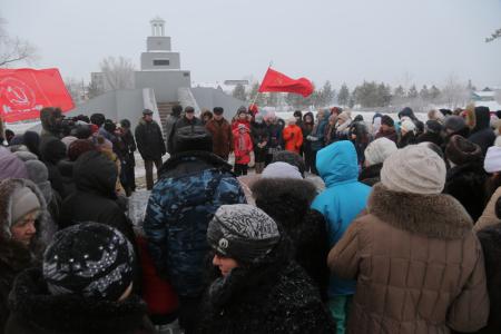 Омск. Красные гвоздики – эстафета памяти