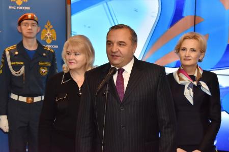 «Мы первыми приходим на помощь и служим людям». Г.А. Зюганов принял участие в открытии выставки, посвященной 25-летию МЧС России