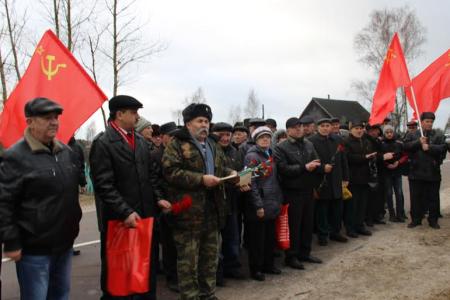 Коммунисты открыли памятную доску в честь первого руководителя Брянской области Александра Матвеева