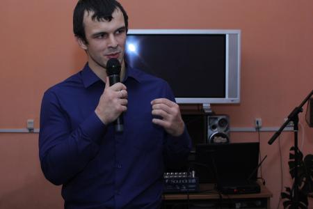 Красноярские комсомольцы провели творческий вечер и дебаты для граждан
