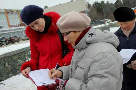 Свердловские коммунисты вместе с жителями Чкаловского района Екатеринбурга выступили против нерадивых коммерсантов-застройщиков!