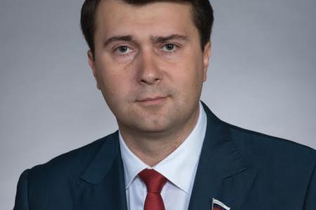 Олег Лебедев защитил краснокнижных дельфинов, которые едва не погибли из-за жестокого обращения коммерсантов